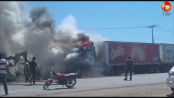 Se incendia cabina de tráiler de reconocida marca de galletas