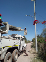Rehabilitan alumbrado público en ejidos de Guaymas