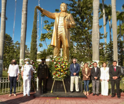 Conmemoran autoridades y ciudadanos en Ahome el 216 aniversario del natalicio de Benito Juárez.