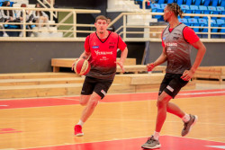 Rico Nuno se viste de Venados Basketball