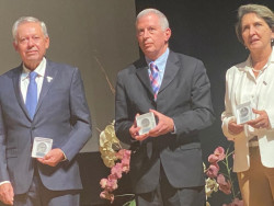 Recibe reconocimiento el Dr. Víctor Antonio Corrales Burgueño, por el Consejo Mexicano de Estudios de Posgrado