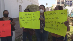 Las disculpas públicamente a viudas de policías no fueron por obligación: Estrada