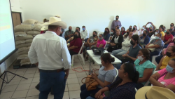 Jornaleras mazatlecas reciben capacitación para créditos