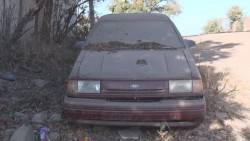 Carro “chatarra” abandonado