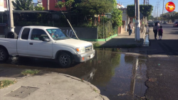 Fuga de agua potable en Avenida De las Torres