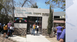 Se manifiestan padres de familia de la escuela Primaria Miguel Crespo Mariscal en las Huertas II