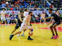 Venados Basketball derrota a Caballeros