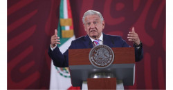 AMLO anuncia plan para garantizar seguridad social a periodistas