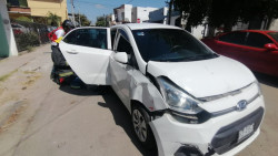 Choque entre dos vehículos deja lesionadas a dos mujeres