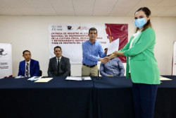 Entrega SEC constancia de registro a nuevo colegio de profesionistas