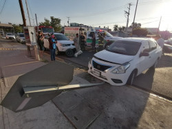 Choque en la avenida Benjamín Hill y bulevar Las Torres deja seriamente lesionada a una persona