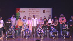 Entregan sillas PCI para niños con discapacidad cerebral