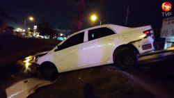 ¡Otro! Cae automóvil a canal pluvial en avenida La Marina