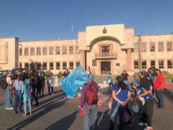 Con poca participación ciudadana se llevó a cabo la marcha denominada “por que a ellos también los desaparecen”.