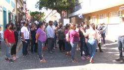 Gobernador dice que es cuestión de tiempo para cumplir compromiso con desplazados