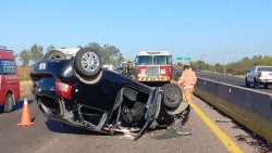 Se registra aparatoso accidente en La Costerita