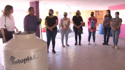 Regidores entregan apoyos