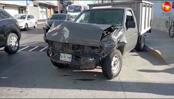 Camionetas protagonizan accidente en el Centro