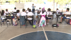 Siguen alumnos tomando clases en techumbre