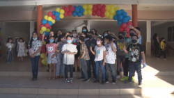 Niños y niñas felices en el convivo por el día de la Niñez