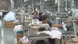 Por lanzar convocatoria la con confección de uniformes escolares