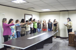 Toma Fátima Rodríguez protesta a integrantes del Comité para prevenir y atender el hostigamiento y acoso sexual en Sagarhpa.