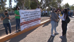 Se manifiestan en contra de AMLO a las afueras del 60 batallón de infantería del municipio de Cajeme