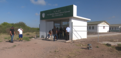 Padres de familia toman escuela secundaria de Urbi Villa del Rey; exigen la destitución de la directora