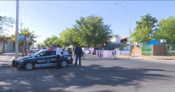 Bloquean calles madres de familia en reclamo de reparación del kínder Justo Sierra