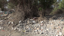 Lleno de escombros un terreno del Conchi II