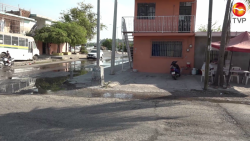 Fuga de drenaje cerca de avenida Circunvalación