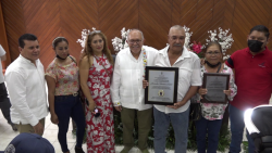 Por salvar tres niños, municipio le entrega medalla a Juan