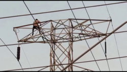 Salvan vida de un joven que amenazaba con aventarse desde una torre en Mazatlán