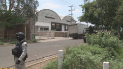 10 personas detenida en narcobodega de Culiacán