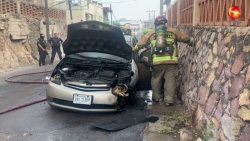 Se incendia automóvil en la colonia Centro