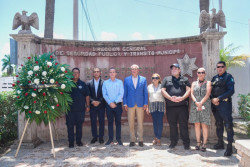 En el marco del Día del Policía, el alcalde Gerardo Vargas Landeros anuncia 10% de aumento salarial a agentes.