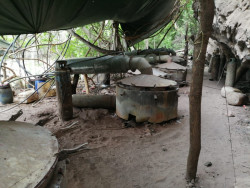 Ejército Mexicano asegura 100 kilogramos de metanfetamina y localiza tres laboratorios clandestinos en Sinaloa