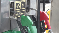 Disminuyen los estímulos federales a la gasolina, el precio del litro sube