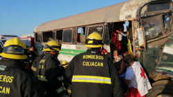 Reciben atención médica los 18 lesionados tras accidentes de autobús