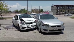 Aparatoso choque deja tres lesionados en la Avenida Santa Rosa