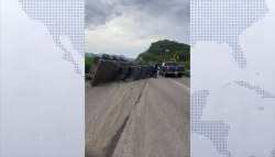 Se vuelca tráiler en la carretera Durango - Mazatlán