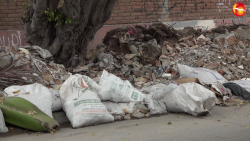 ¡Siguen! Tiran escombros en la Ferrocarrilera