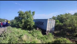 Vuelca tráiler en la Mazatlán- Culiacán