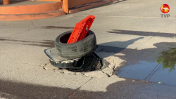 ¡Va otra en la ciudad! Alcantarilla destapada en Pueblo Nuevo