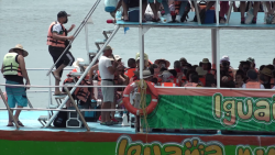Alta afluencia de turismo en catamaranes