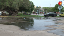 Como una pequeña fuente; fuga de drenaje en Kilómetro 0