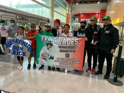 Sinaloenses que participaron en el Mundial de Beisbol en China regresan a casa