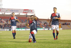 Cimarrones suma tres puntos tras vencer 2-1 a Leones Negros