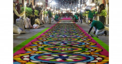 ¡Casi 4 km! Tlaxcala logra Guinness de alfombra de aserrín más grande