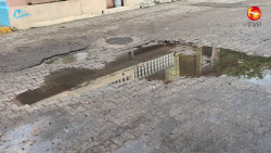 Vecinos reportan baches en la colonia Lázaro Cárdenas